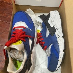 BRAND NEW NIKE HUARACHE